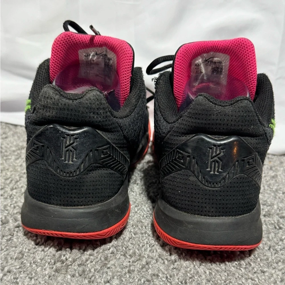 Nike Boys Kyrie Flytrap ll AQ3412-005 Black Basketball Size 6.5Y